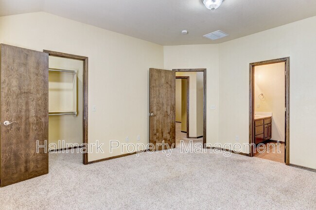 Building Photo - 1726 W Palm Pl