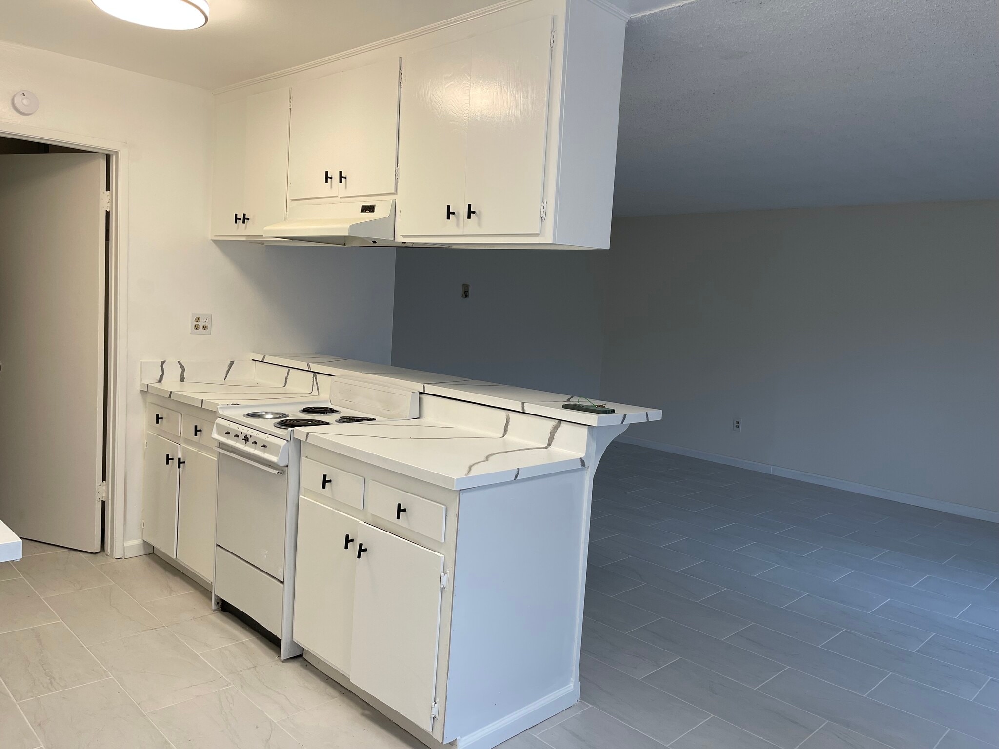 Building Photo - 2131 1/2 S Broden St