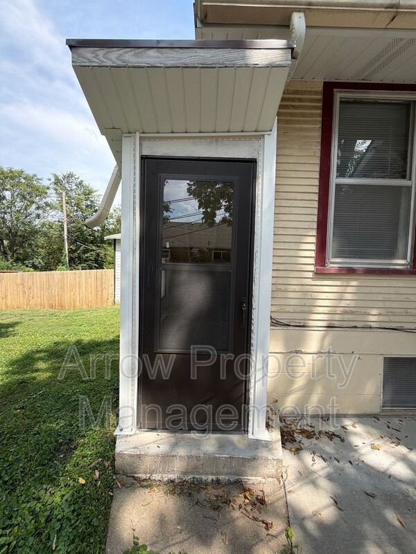 Building Photo - 2049 Worthington Ave
