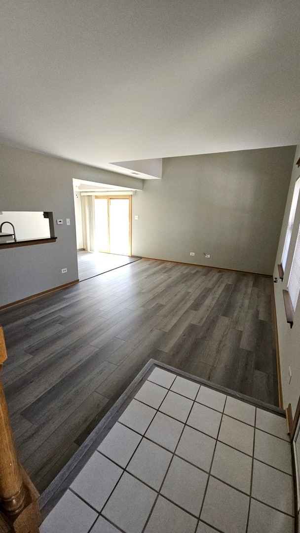 Building Photo - 9310 Meadowview Dr