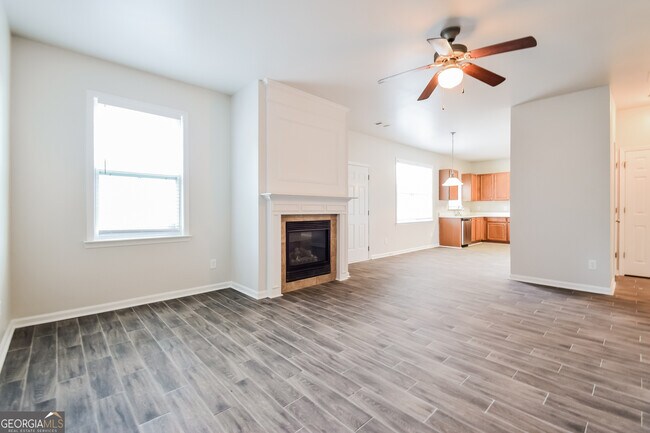 Building Photo - 8904 Crestview Cir