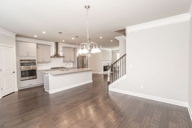 Building Photo - 3 story townhome in a great location in Chamblee