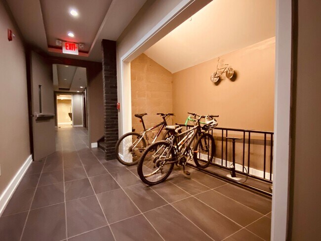 Building Photo - 1210 Chestnut St