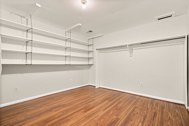 Building Photo - 4 Bed 3 Bath - Bethesda Single Family Home - Move In Ready