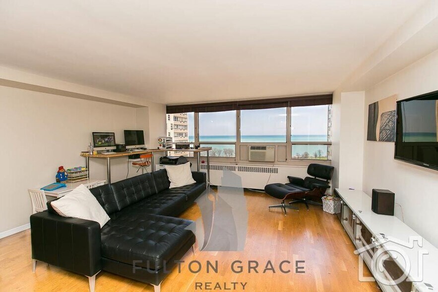 Building Photo - 3950 N Lake Shore Dr