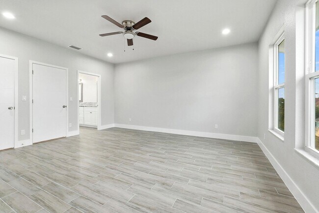 Building Photo - 1351 SW Don Ct