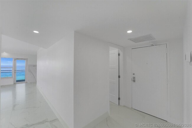 Building Photo - 3900 Galt Ocean Dr