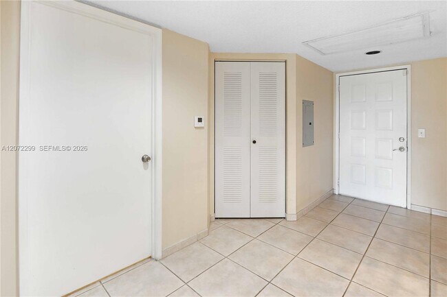 Building Photo - 850 SW 138th Ave