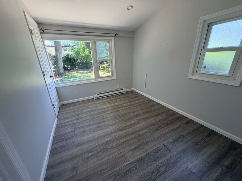 Building Photo - 10 Dunstan Dr