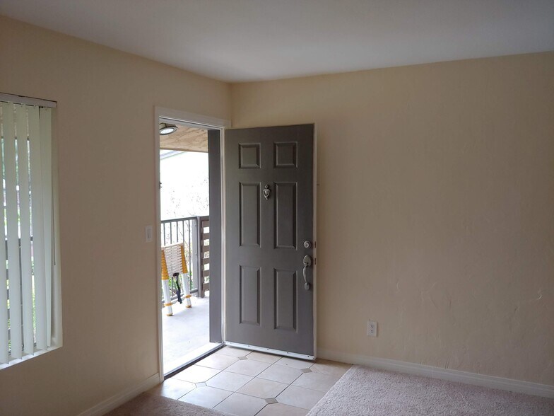 Building Photo - 1430 W Lambert Rd