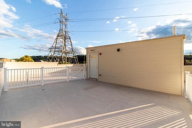 Building Photo - 124 Levering St