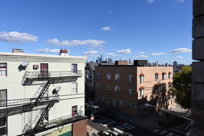 Building Photo - 193 Ogden Ave.