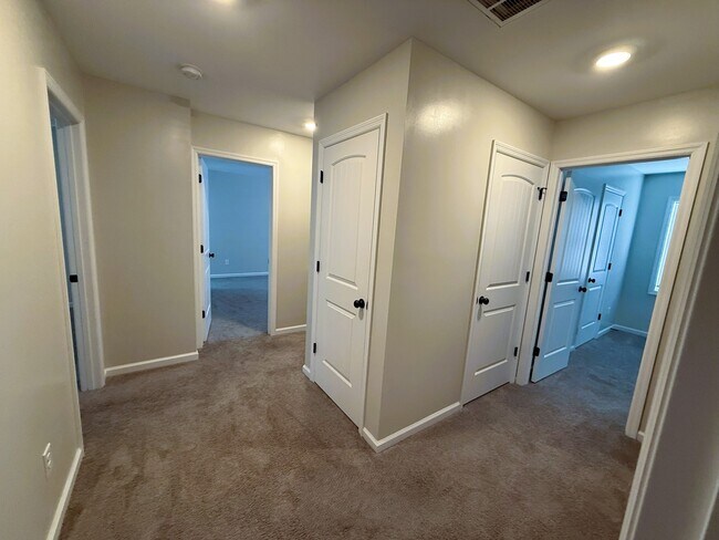 Building Photo - 308 E Franck St