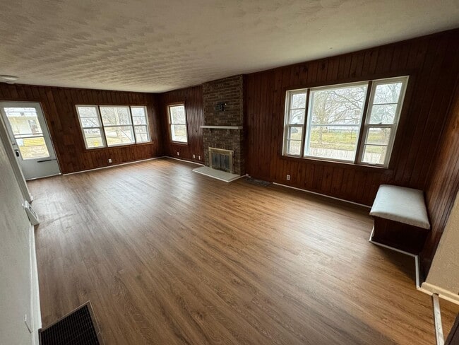 Building Photo - Newly renovated Tulip street