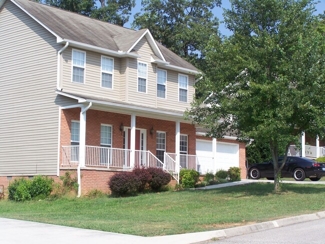 Primary Photo - 3 bed, 2.5 bath, 2 car garage 2 story home...