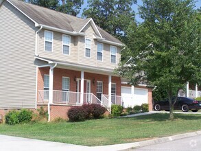 Building Photo - 3 bed, 2.5 bath, 2 car garage 2 story home...