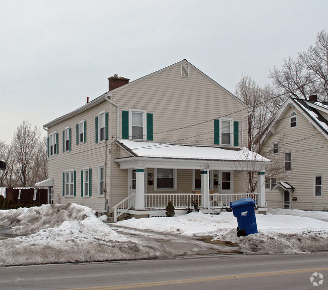 Building Photo - 138-142 Main St