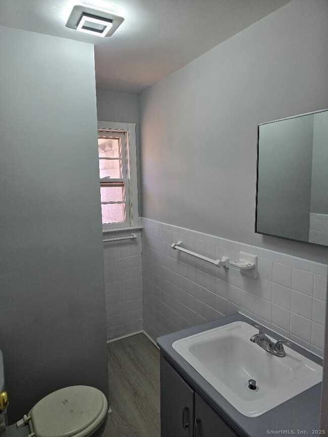 Building Photo - 401 Farmington Ave