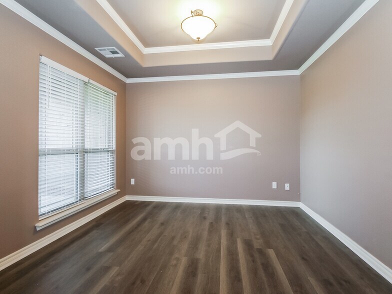 Building Photo - 1628 East Edgewater St S