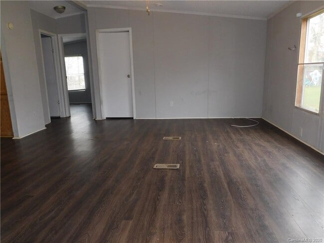 Building Photo - 710 Lowland Dairy Rd