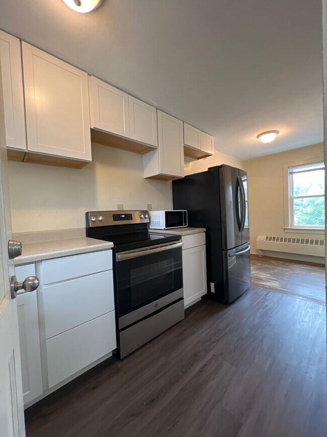 Building Photo - Flexible move in date! Two Bedroom apartme...