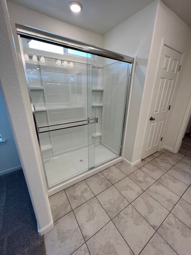 Building Photo - Beautiful 3 Bedroom Enclave at Folsom Ranch Home!