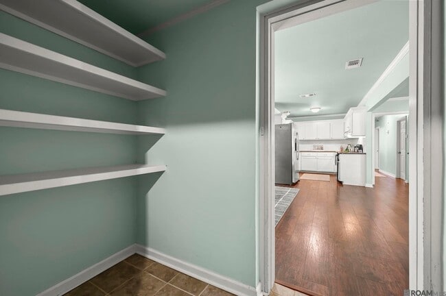 Building Photo - 640 Maxine Dr