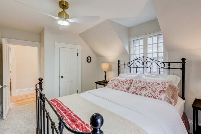 Building Photo - 2105 S Fillmore St