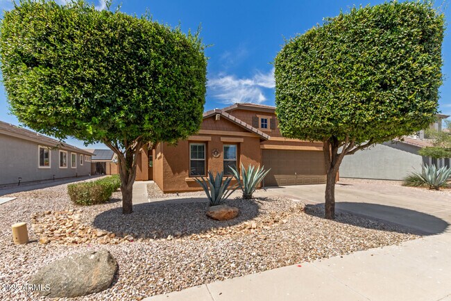 Building Photo - 2560 W Canyon Way