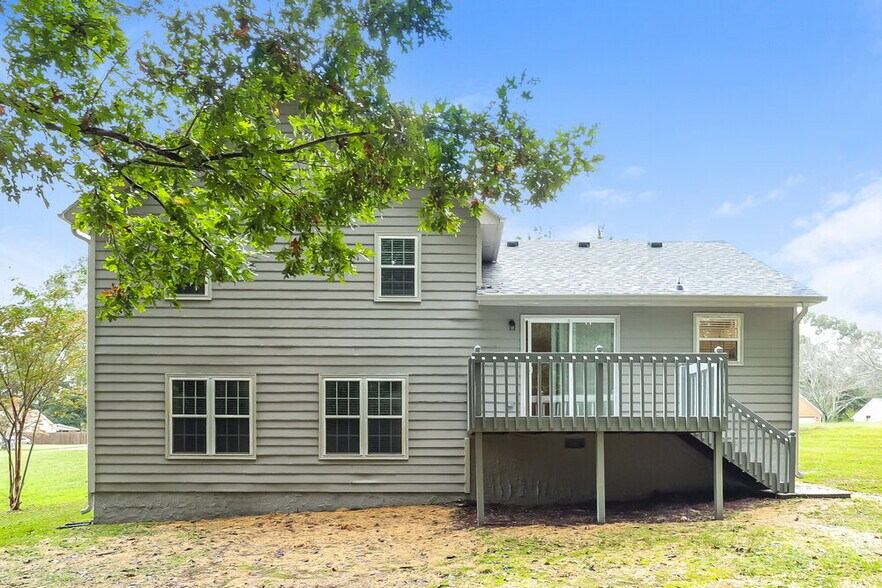 Building Photo - 233 Northbridge Dr