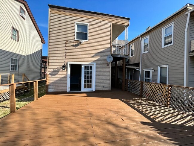 Building Photo - Updated 4BR / 2 Bath Home with off-street parking!