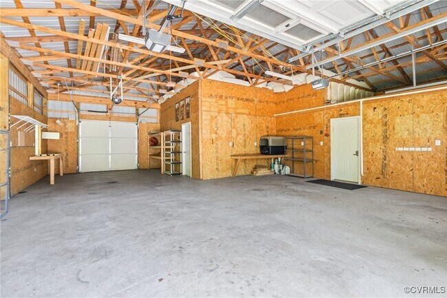 Building Photo - 30 Pine Ct