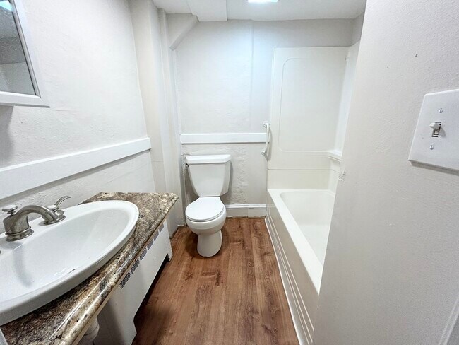 Building Photo - 13 Saratoga St