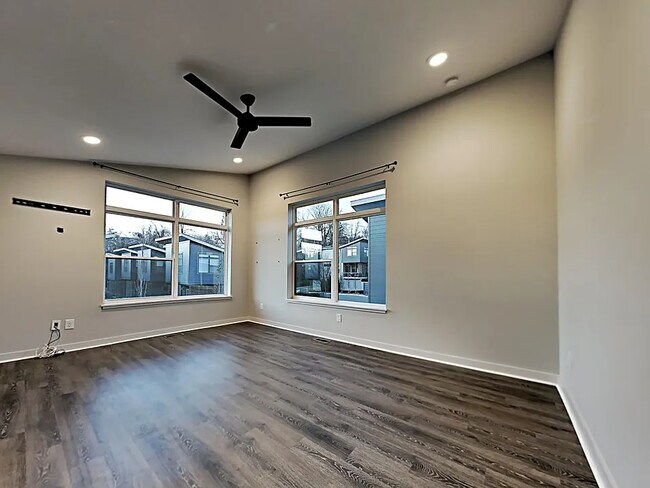 Building Photo - 2512 Colbert Dr