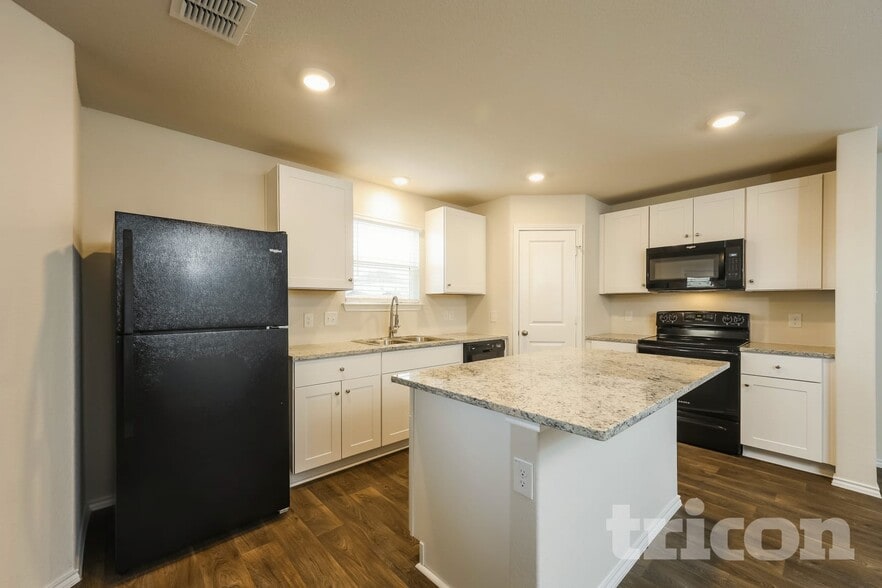 Building Photo - 13215 Winemaker Dr