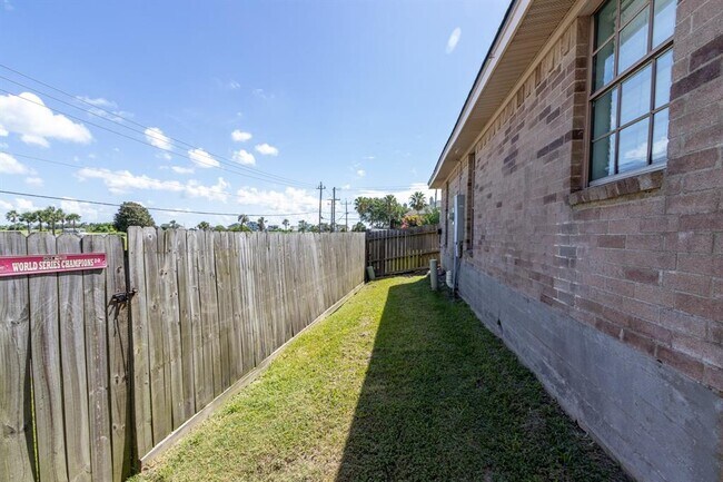 Building Photo - 46 Campeche Cir