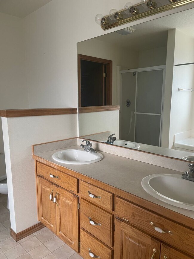 Building Photo - COMING SOON IN CARL JUNCTION: Beautiful 3BR/2BA home in Carl Junction with fenced in yard and sto...