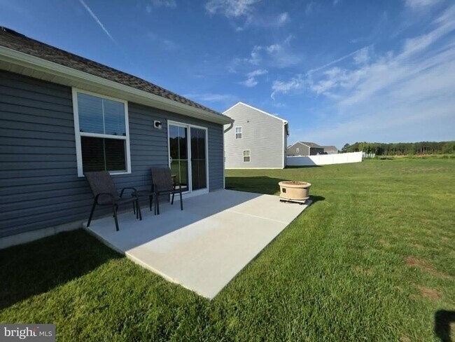 Building Photo - 38493 Barberry St