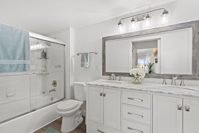 Building Photo - Best 2 Bed, 2 Bath Condo in Willow Ranch.