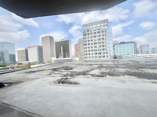 Building Photo - 2016 Main St