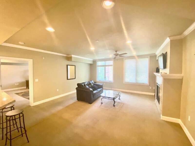 Building Photo - 88 S 900 E