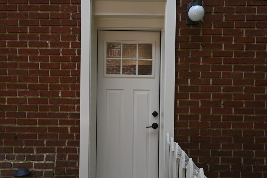 Entry Door - 2414 Glenwood Dr NE