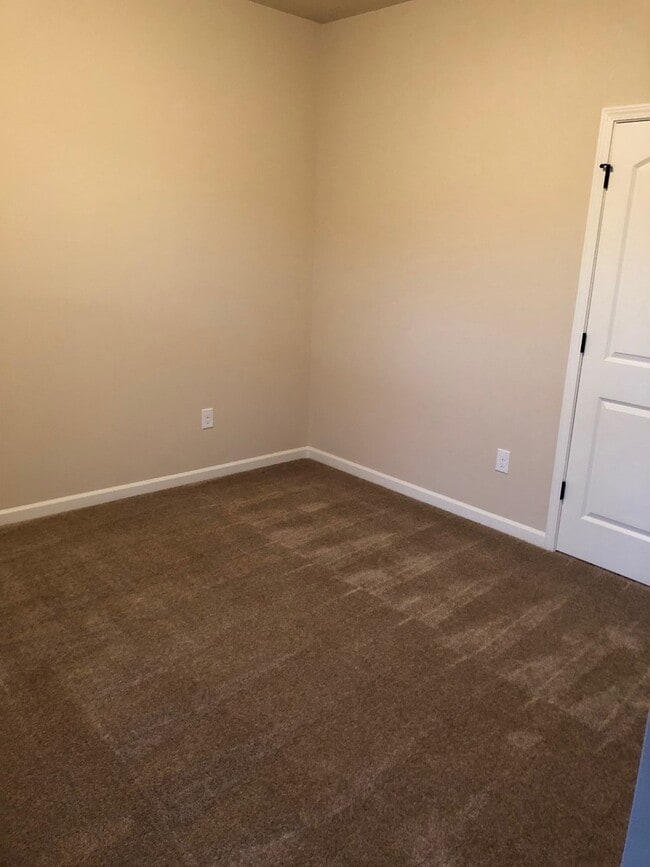 Building Photo - 3BD 2BA House in Hunters Trace Subdivision