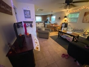 Building Photo - 109 Smith St