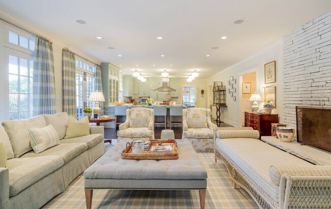 Building Photo - 63 Meadowmere Pl