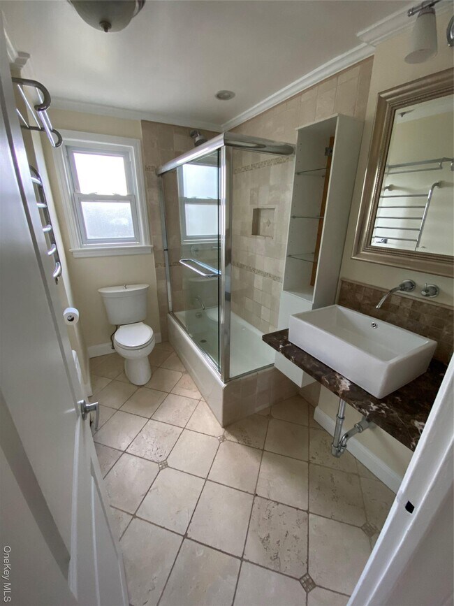 Building Photo - 905 Palmer Ave