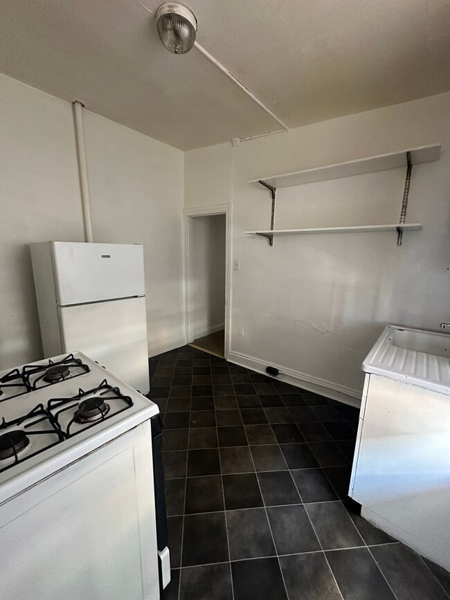 Building Photo - 950 W Princess St