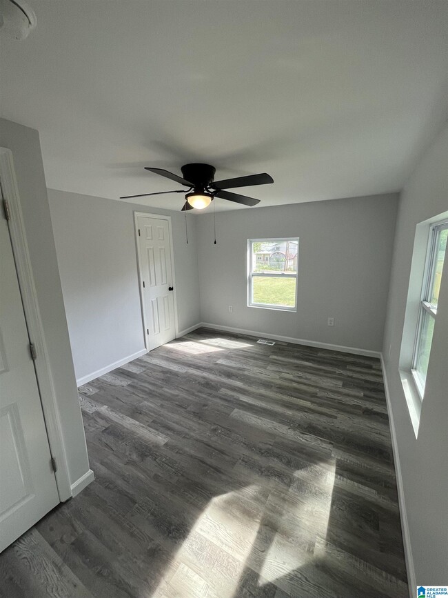 Building Photo - 8417 Thomas Ave