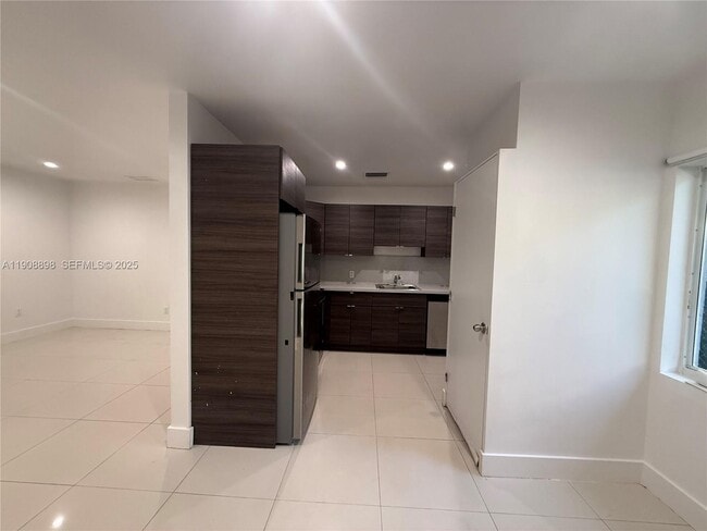 Building Photo - 540 NE 67th St