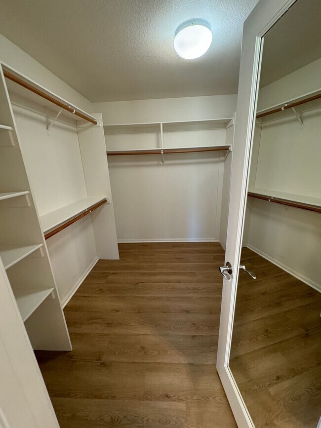 Building Photo - 4 Bedroom + Utility Room / 3.5 Bath Home F...